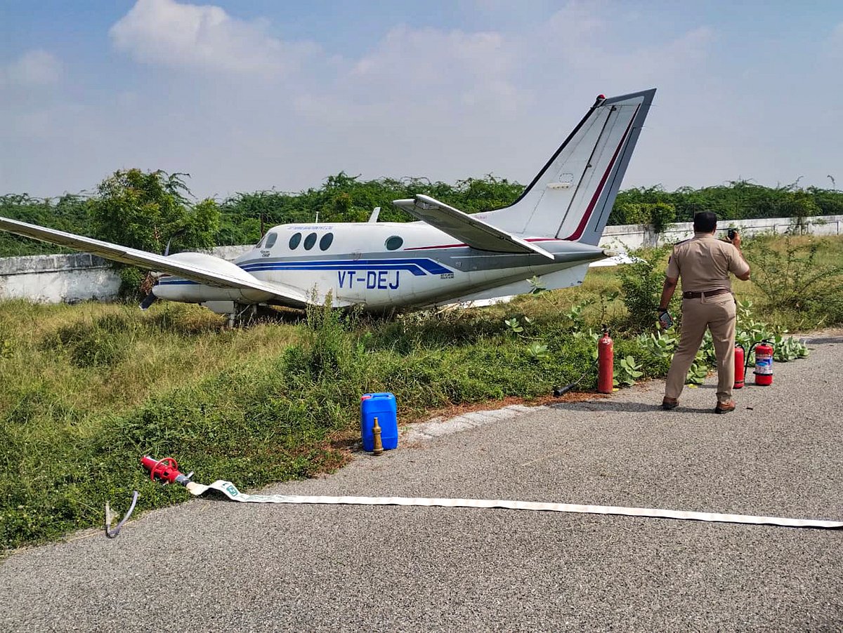 ಉತ್ತರ ಪ್ರದೇಶ: ರನ್‌ ವೇದಿಂದ ಜಾರಿದ ವಿಮಾನ 