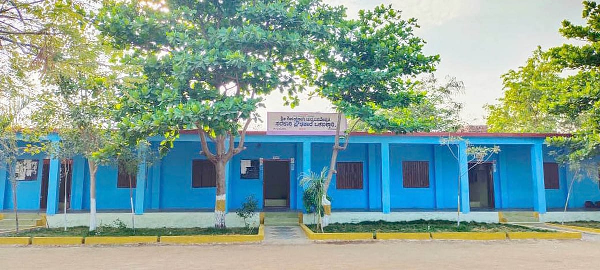 ಸಿಂಧನೂರು: ಗಡಿ ಗ್ರಾಮಗಳಲ್ಲಿ ‘ಅಕ್ಷರದ ಹಣತೆ’ ಹಚ್ಚಿದ ಶಾಲೆ