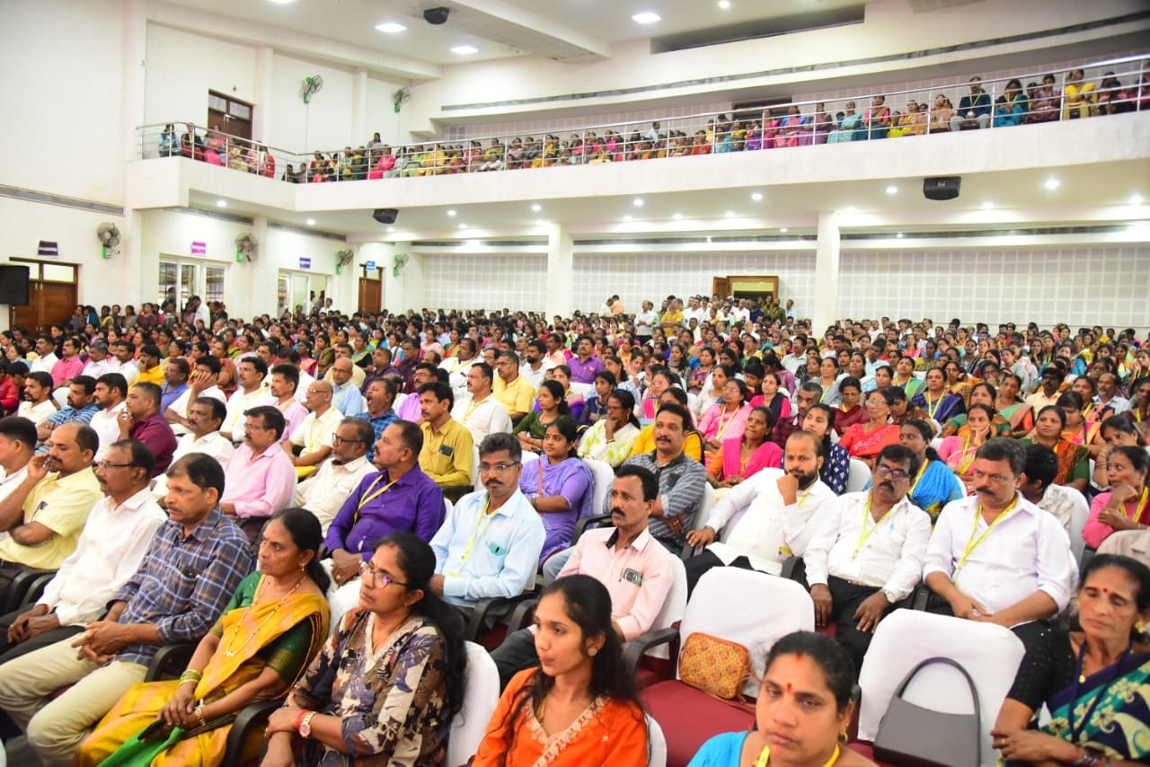 ಕಾರ್ಯಕ್ರಮದಲ್ಲಿ ಪಾಲ್ಗೊಂಡಿದ್ದ ಕಾರ್ಮಿಕರು