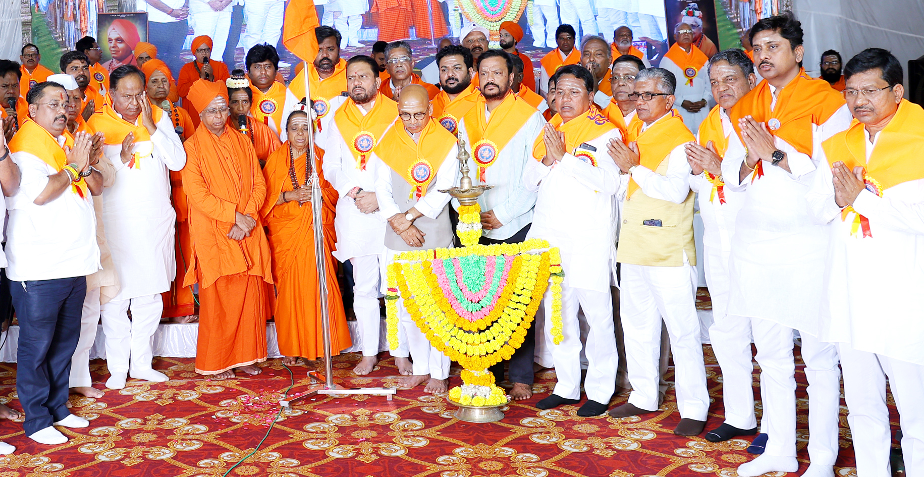 ಬಸವಕಲ್ಯಾಣದಲ್ಲಿ ಶುಕ್ರವಾರ 24 ನೇ ಕಲ್ಯಾಣ ಪರ್ವದ ಉದ್ಘಾಟನೆಯಲ್ಲಿ ವೈದ್ಯಕೀಯ ಶಿಕ್ಷಣ ಸಚಿವ ಡಾ.ಶರಣಪ್ರಕಾಶ ಪಾಟೀಲ ದೀಪ ಬೆಳಗಿಸಿದರು. ಮಾತೆ ಗಂಗಾದೇವಿ ಮತ್ತಿತರರು ಇದ್ದರು