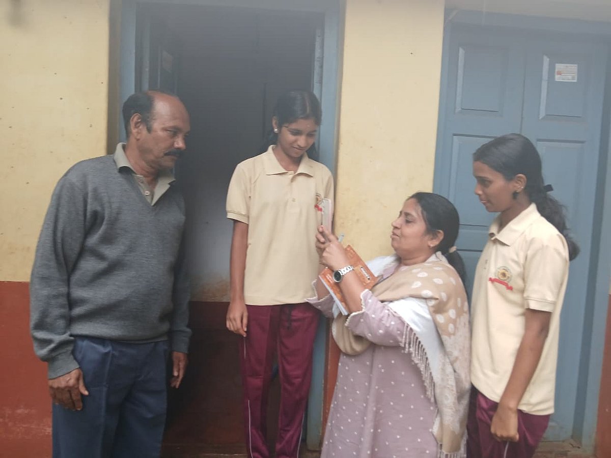 ಸುಂಟಿಕೊಪ್ಪ: ಒತ್ತಡದ ನಡುವೆ ಸಮೀಕ್ಷೆ