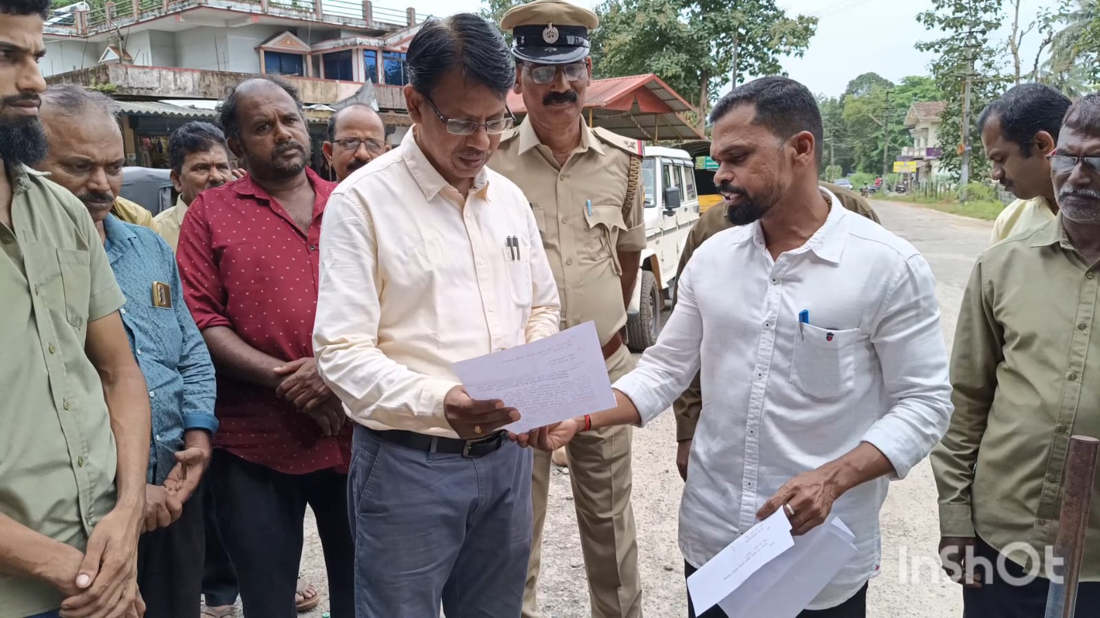 ಹೆಬ್ರಿ ತಹಶೀಲ್ಧಾರ್‌ ಪ್ರಸಾದ್‌ ಎಸ್‌ ಎ ಮನವಿ ಸ್ವೀಕರಿಸಿದರು.