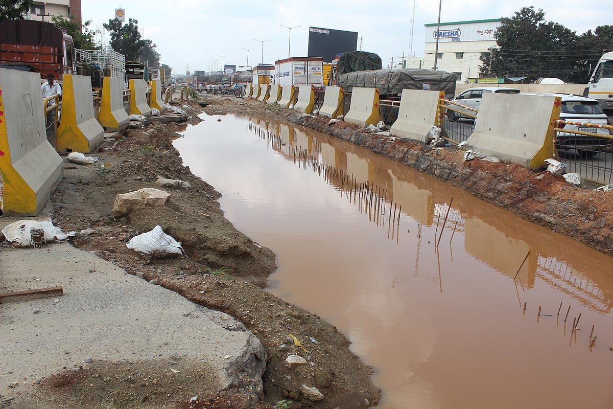 ಬೆಂಗಳೂರು–ಚೆನ್ನೈ ಹೆದ್ದಾರಿ|ಆಮೆಗತಿ ಕಾಮಗಾರಿ:1 ಕಿ.ಮೀ ಸಂಚಾರಕ್ಕೆ ಬೇಕು 2 ತಾಸು!