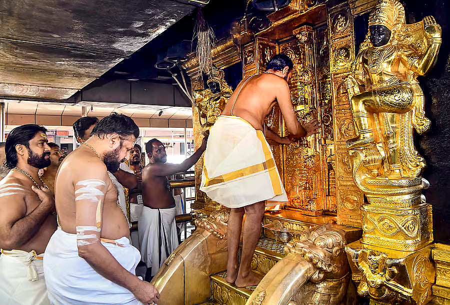 ಶಬರಿಮಲೆ | ಚಿನ್ನ ಕಳವು: 9 ಅಧಿಕಾರಿಗಳ ವಿರುದ್ಧ ಕ್ರಮ ಕೈಗೊಳ್ಳಲು TDB ನಿರ್ಧಾರ 