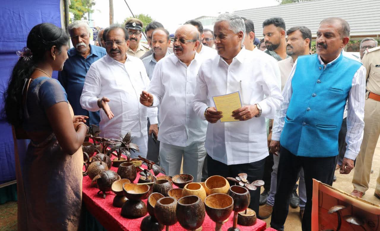  ಕರಕುಶಲ ಹಾಗೂ ಯಂತ್ರೋಪಕರಣ ಆಹಾರ ಉತ್ಪಾದನೆ ವಸ್ತು ಪ್ರದರ್ಶನ