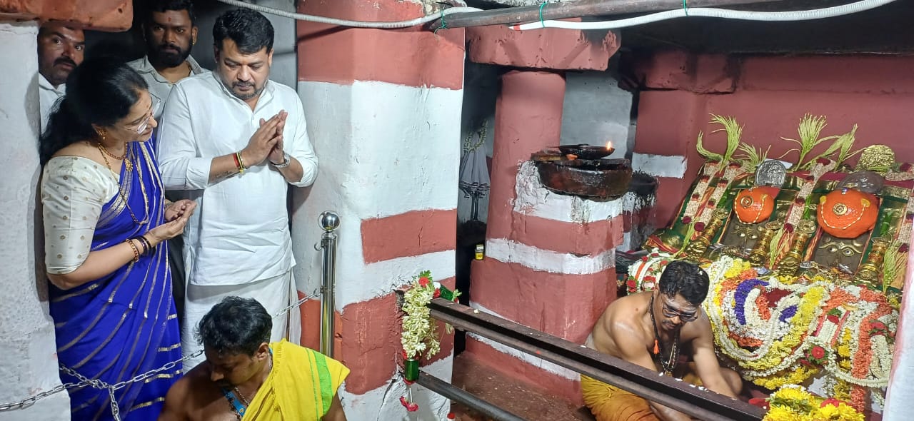 ಸಂಸದ ಸುನೀಲ್‌ ಬೋಸ್‌ ದಂಪತಿ ಹಾಸನಾಂಬೆ ದರ್ಶನ ಪಡೆದರು