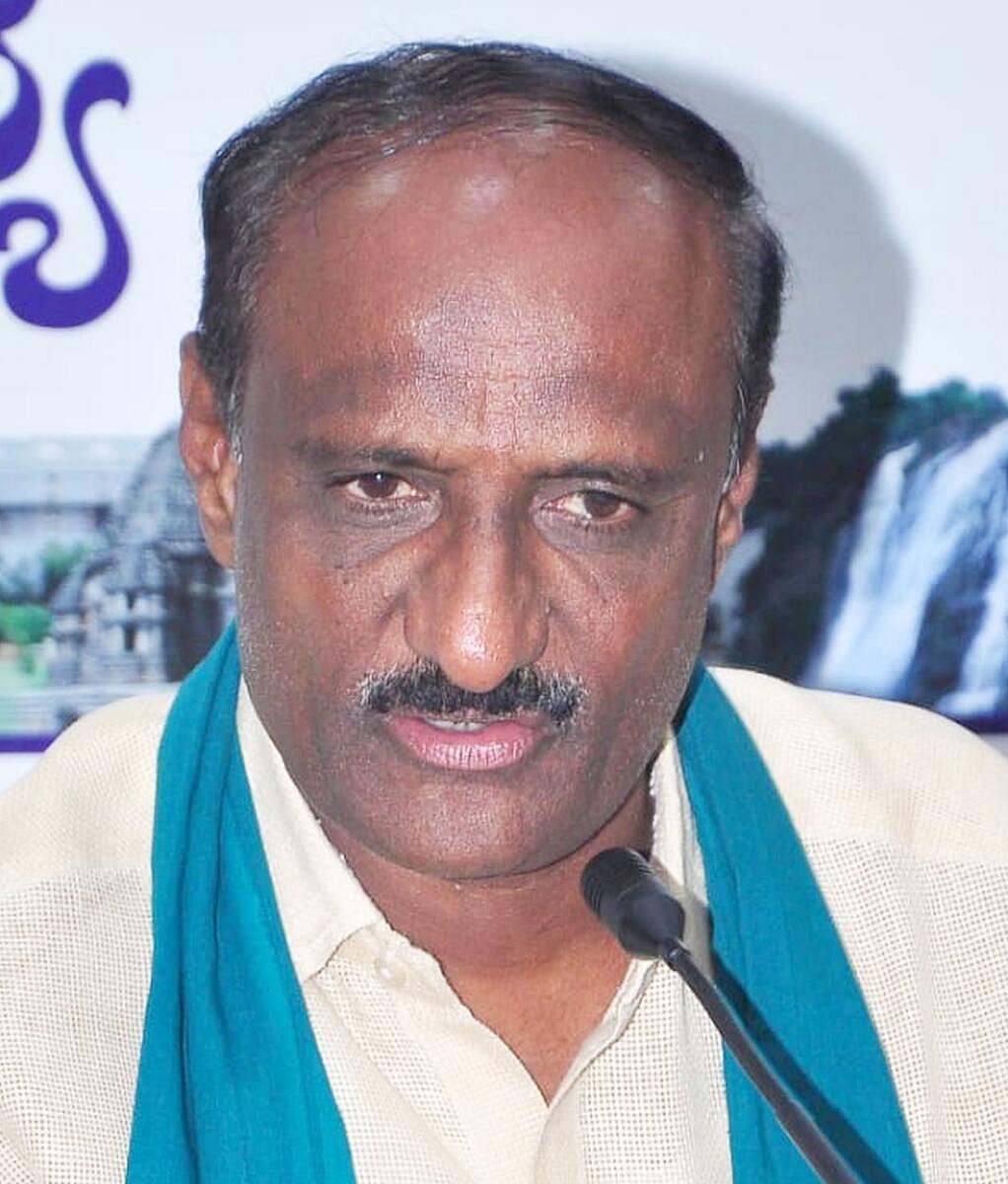 ಮೈಷುಗರ್‌ ಶಾಲೆಗೆ ಎಚ್‌ಡಿಕೆ ಠೇವಣಿ ಇಡಲಿ: ಸಿ.ಡಿ. ಗಂಗಾಧರ್ 
