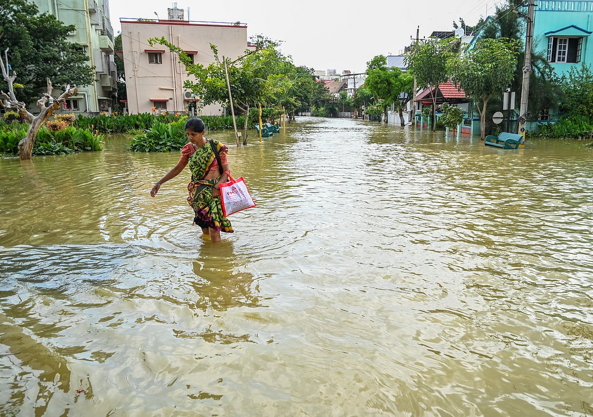 Bengaluru Rains | ಬೆಂಗಳೂರು ನಗರದಲ್ಲಿ ಮಳೆ ಅಬ್ಬರ: ಜನ ತತ್ತರ