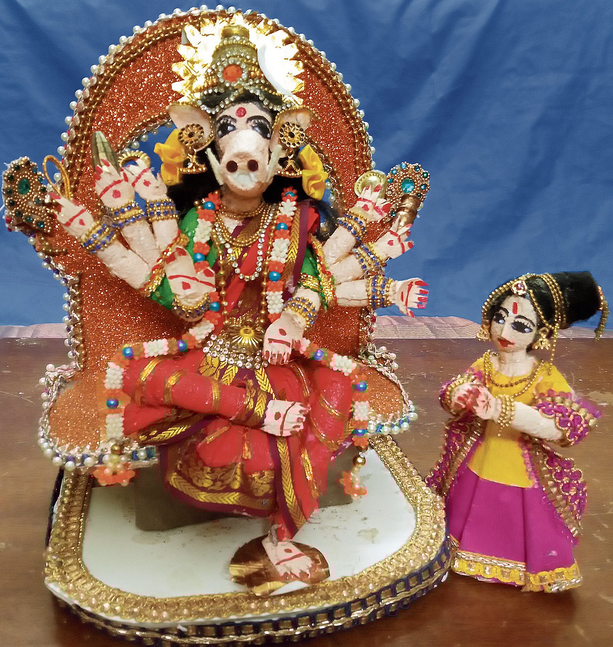 ರೇಷ್ಮೆಗೂಡಿನ ಗೊಂಬೆಗಳು...