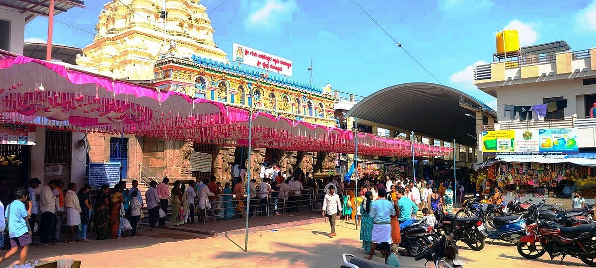 ಕೊಟ್ಟೂರೇಶ್ವರ ಸ್ವಾಮಿ: ಕೋಟ್ಯಂತರ ಆದಾಯ,  ಸೌಕರ್ಯಕ್ಕೆ ಬಡತನ