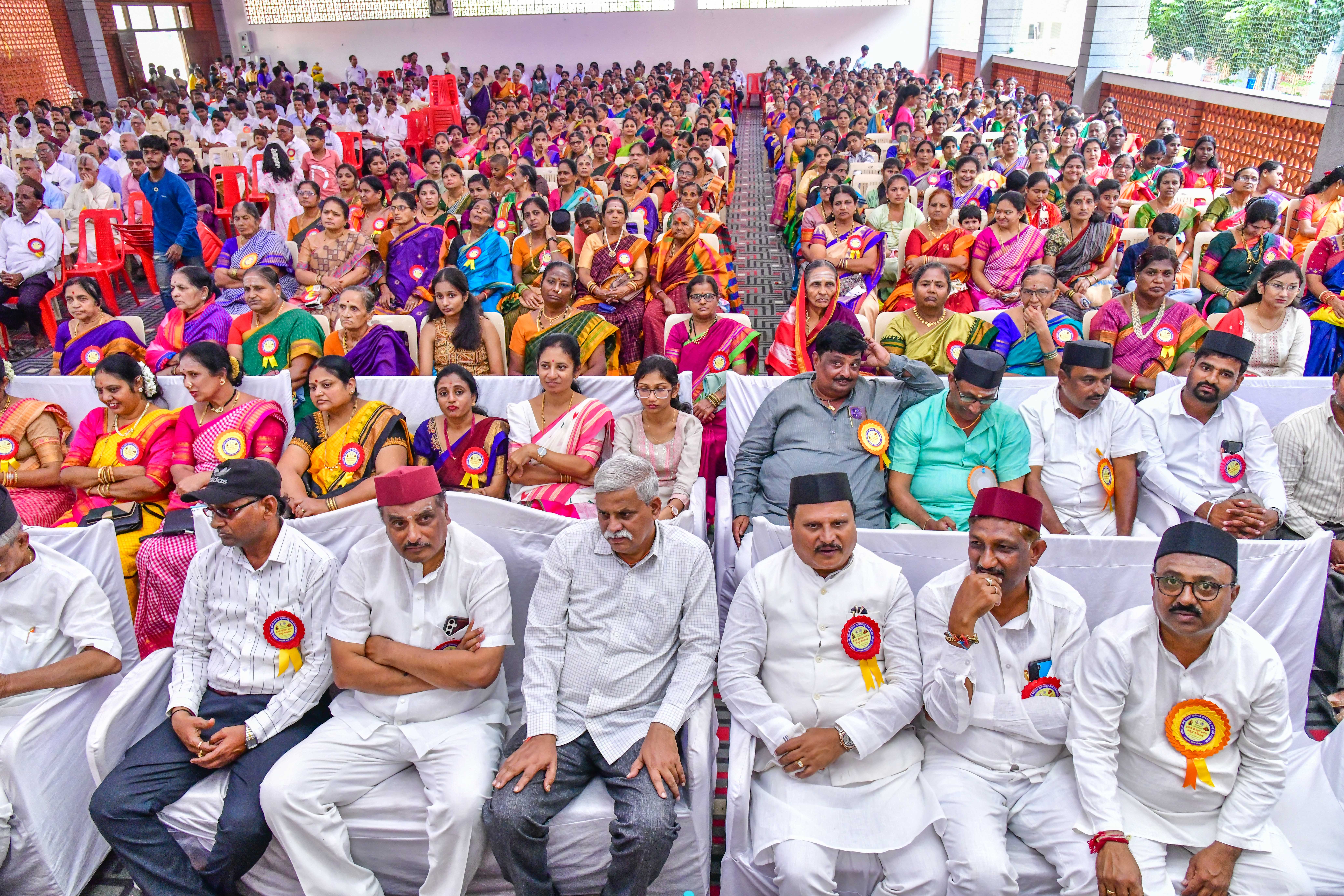 ಕಾರ್ಯಕ್ರಮದಲ್ಲಿ ಪಾಲ್ಗೊಂಡಿದ್ದ ಸಮಾಜದ ಜನ