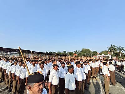 ಕಲಬುರಗಿಯಲ್ಲಿ‌ ವಿಜಯದಶಮಿ ಅಂಗವಾಗಿ‌ ನಡೆದ ಆರ್‌ಎಸ್‌ಎಸ್ ಪಥಸಂಚಲನದಲ್ಲಿ‌‌ ಪಾಲ್ಗೊಂಡಿದ್ದ ಗಣವೇಷಧಾರಿಗಳು