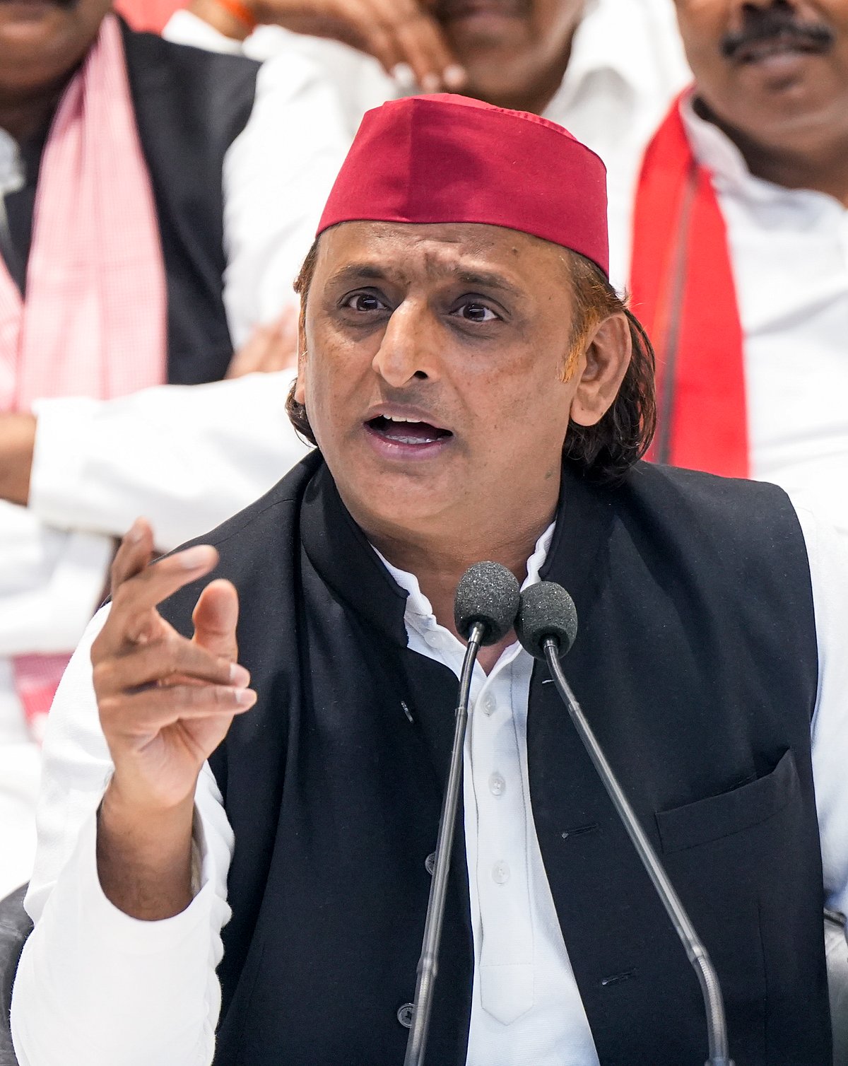 ಯೋಗಿ ಆದಿತ್ಯನಾಥ ‘ನುಸುಳುಕೋರ’: ಅಖಿಲೇಶ್ ಯಾದವ್ 