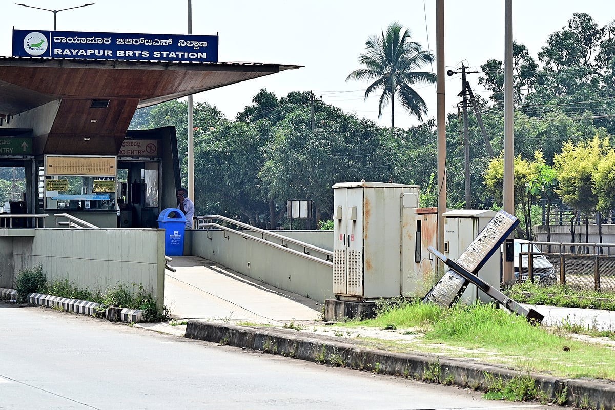 ಹುಬ್ಬಳ್ಳಿ: ಬಿಆರ್‌ಟಿಎಸ್‌ ನಿಲ್ದಾಣ ಕಳಾಹೀನ 