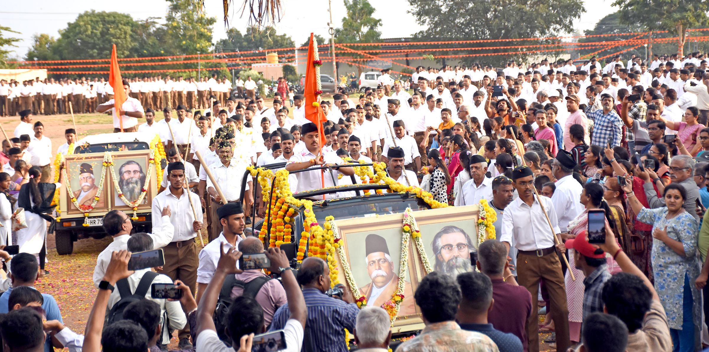 ಮೈಸೂರಿನ ಗೋಕುಲಂನಲ್ಲಿ ಭಾನುವಾರ ಸಂಜೆ ಆರ್‌ಎಸ್‌ಎಸ್‌ ಪಥ ಸಂಚಲನ ನಡೆಯಿತು 