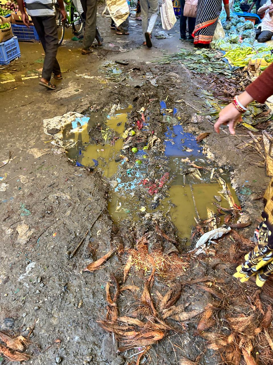 ದುರ್ನಾತ ಬೀರುವ ಸಂತೆ ಮಾಳ