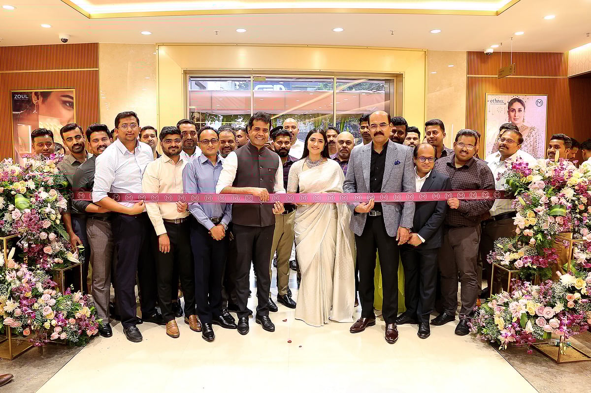 ಕರ್ನಾಟಕದ ಬೆಂಗಳೂರಿನ ನ್ಯೂ ಬಿಇಎಲ್‌ ರಸ್ತೆಯಲ್ಲಿ ಮಲಬಾರ್‌
ಗೋಲ್ಡ್‌ & ಡೈಮಂಡ್ಸ್‌ನ ಹೊಸ ಶೋರೂಂ ಆರಂಭ.