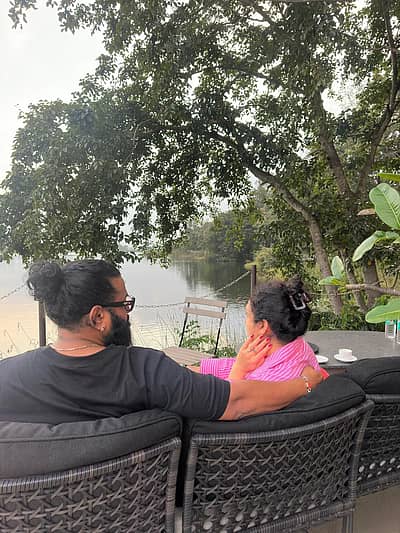 ಇನ್‌ಸ್ಟಾಗ್ರಾಮ್‌ನಲ್ಲಿ ರಿಷಬ್‌ ಪತ್ನಿ ಪ್ರಗತಿ ಚಿತ್ರಗಳನ್ನು ಹಂಚಿಕೊಂಡಿದ್ದು, ಫ್ಯಾಮಿಲಿ ಟೈಮ್‌ ಎಂದು ಬರೆದುಕೊಂಡಿದ್ದಾರೆ.