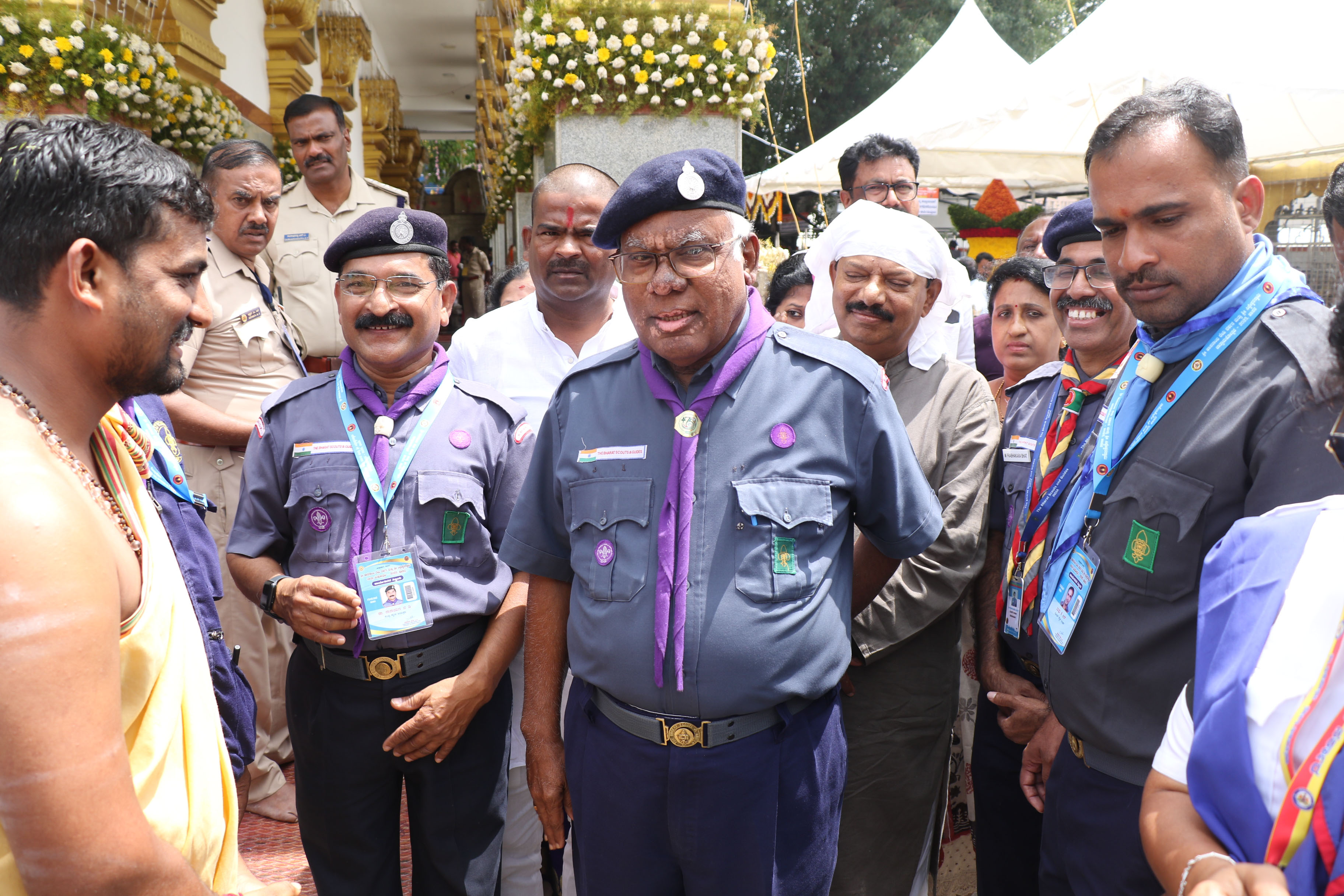 ಸ್ಕೌಟ್ ಮತ್ತು ಗೈಡ್‌ ರಾಜ್ಯ ಮುಖ್ಯ ಆಯುಕ್ತ ಪಿ.ಜಿ.ಆರ್‌. ಸಿಂಧ್ಯಾ ಹಾಸನಾಂಬ ದರ್ಶನ ಪಡೆದರು.