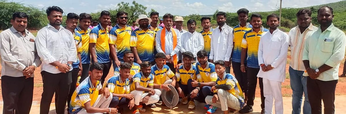 ರಾಂಪುರ | ಜೈಭೀಮ್ ಕಪ್: ಬೆಣ್ಣೂರು ಭೀಮ್ ಬಾಯ್ಸ್ ಕ್ರಿಕೆಟ್ ತಂಡಕ್ಕೆ ಪ್ರಶಸ್ತಿ