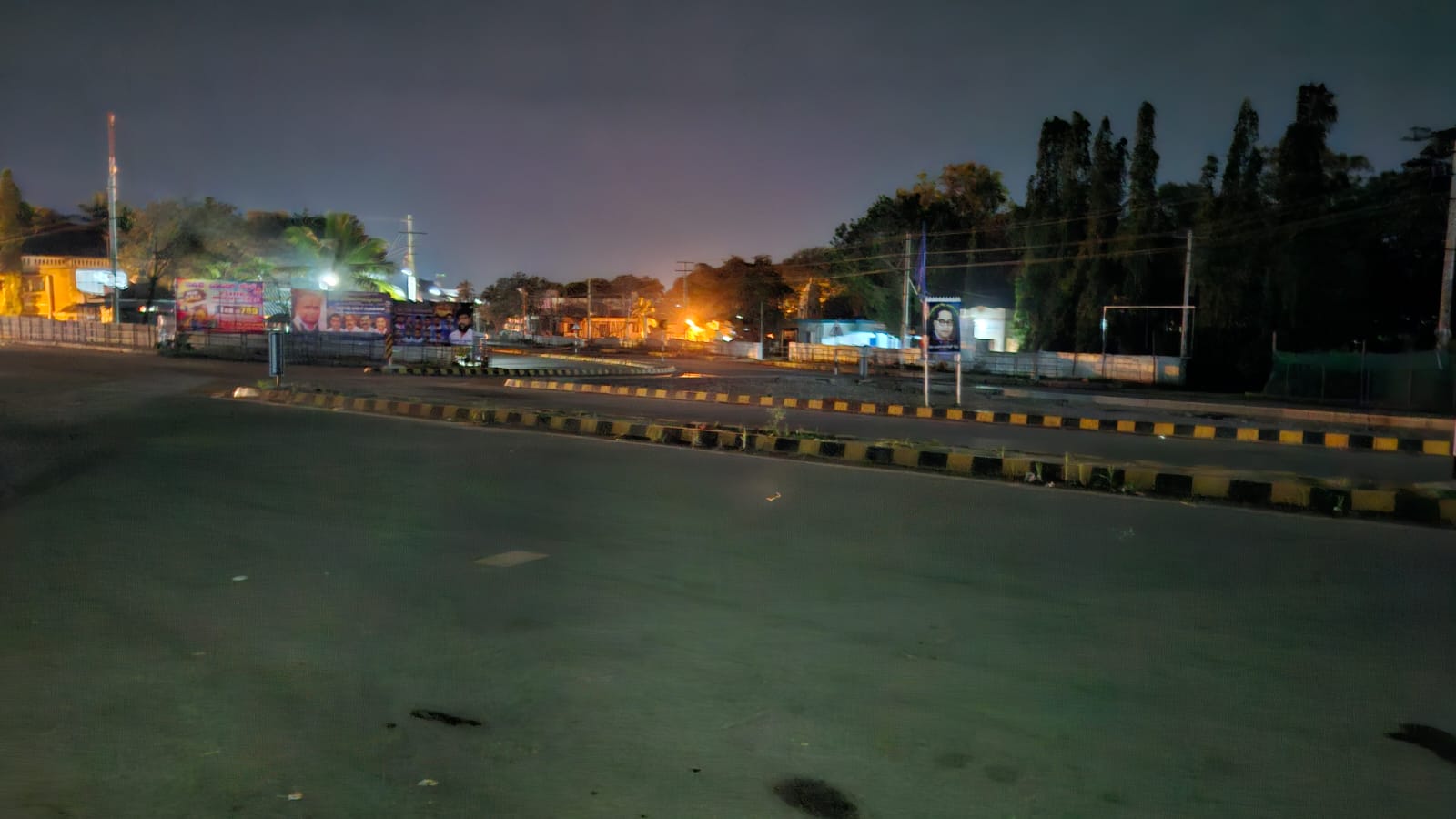 ಹೊಸದುರ್ಗ ಪಟ್ಟಣದ ಟಿ.ಬಿ ವೃತ್ತದಲ್ಲಿ ಬೆಳಕು ಇಲ್ಲದಿರುವುದು
