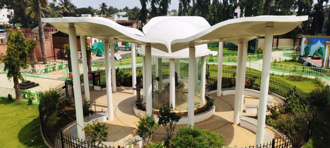 ಬೈಲಹೊಂಗಲ ವೀರರಾಣಿ ಕಿತ್ತೂರು ಚನ್ನಮ್ಮನ ಸಮಾಧಿ ಸ್ಥಳ ಹೊಸ ವಿನ್ಯಾಸದಿಂದ ಕಂಗೊಳಿಸುತ್ತಿರುವುದು