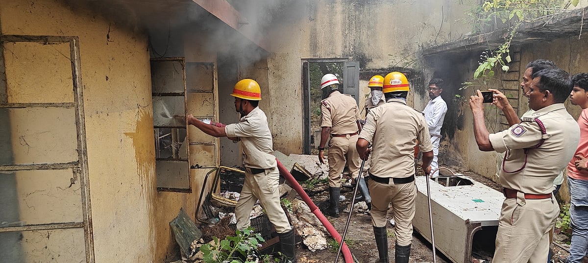 ರಾಯಚೂರು |DDPI ಕಚೇರಿ ಕಟ್ಟಡದಲ್ಲಿ ಬೆಂಕಿ: 50 ವರ್ಷದ ದಾಖಲೆಗಳು ಸುಟ್ಟು ಭಸ್ಮ