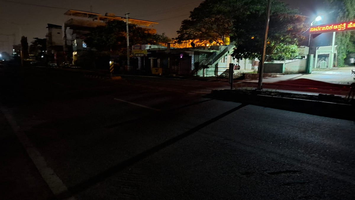 ಹೊಸದುರ್ಗ: ರಾತ್ರಿ ವೇಳೆ ಮುಖ್ಯ ರಸ್ತೆಗಳಲ್ಲಿಲ್ಲ ಬೆಳಕಿನ ಖಾತ್ರಿ..!
