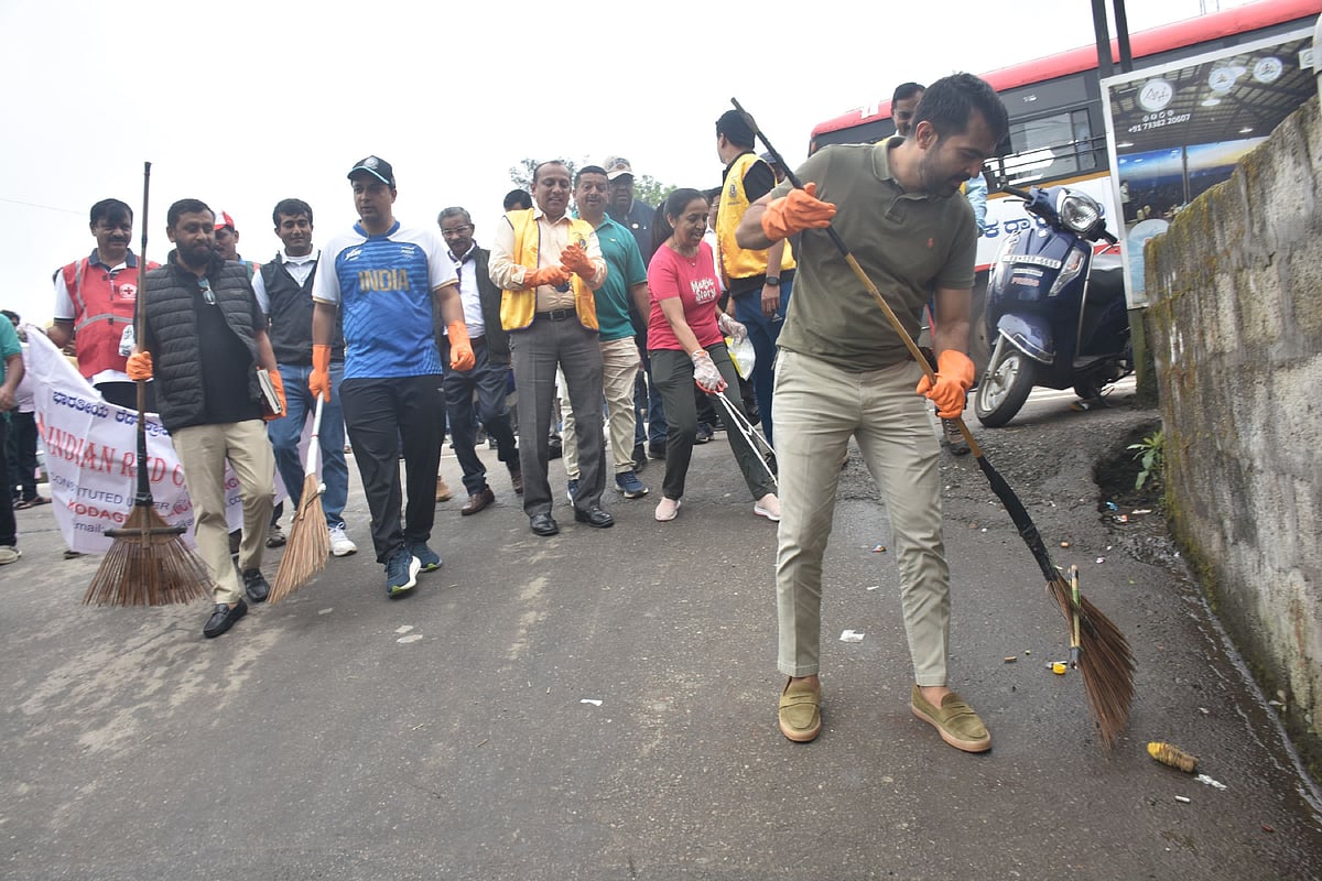 ಮಡಿಕೇರಿ: ಸ್ವಚ್ಛತೆಗೆ ಸೇರಿತು ಸಾವಿರಾರು ಕೈ 