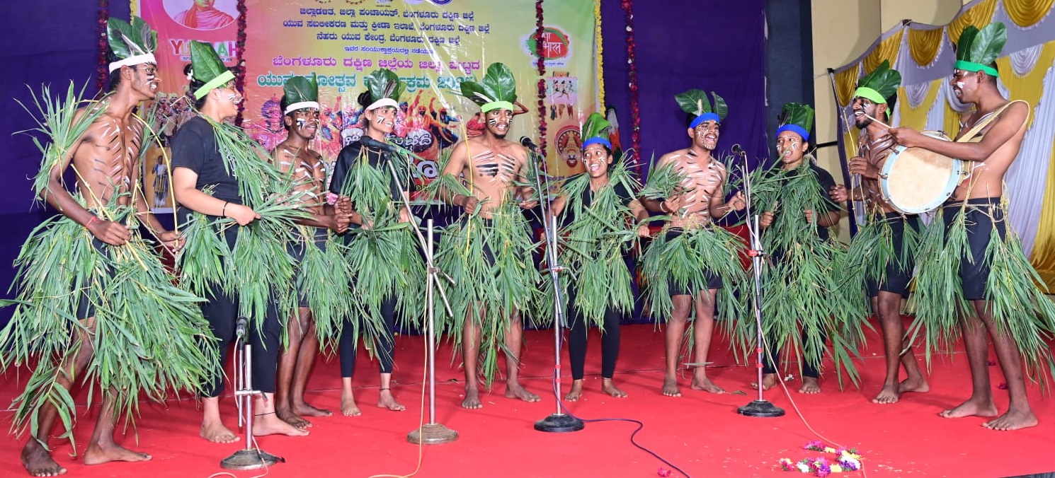 ಯುವಜನೋತ್ಸವ ಕಾರ್ಯಕ್ರಮದಲ್ಲಿ ಜಾನಪದ ಗೀತೆ ಗಾಯನ