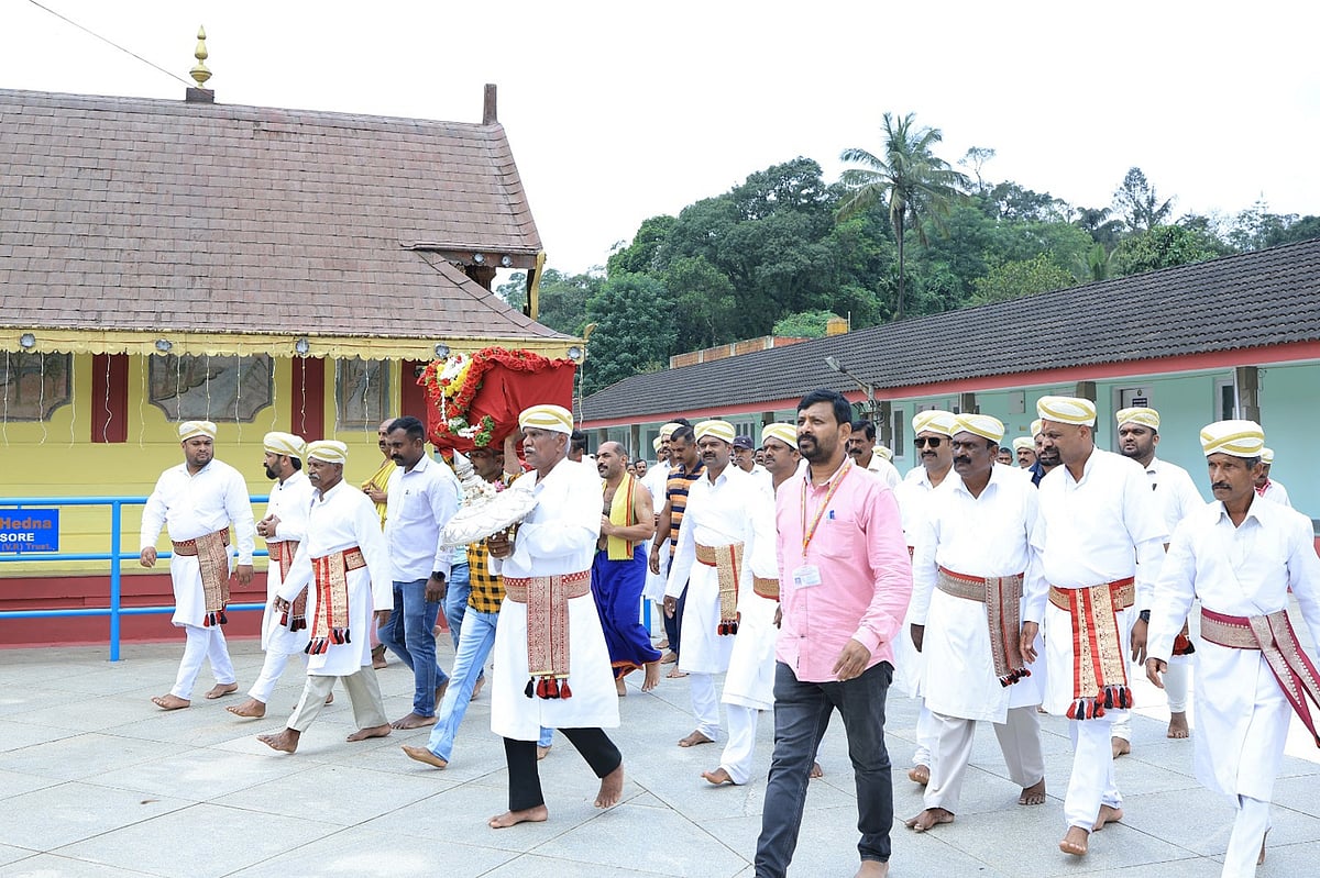 ನಾಪೋಕ್ಲು: ತಲಕಾವೇರಿಗೆ ಚಿನ್ನಾಭರಣ ರವಾನೆ