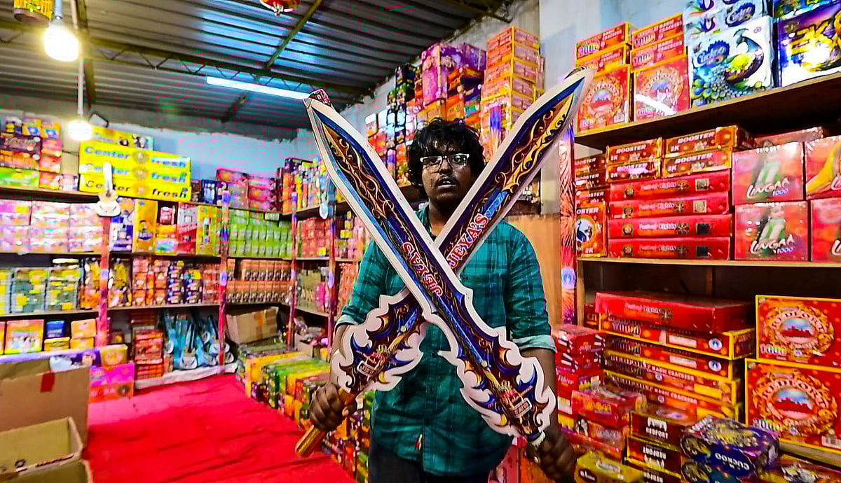 ದೀಪಾವಳಿ ಸಂಭ್ರಮ: ಮಕ್ಕಳನ್ನು ಸೆಳೆಯುವ ಫ್ಯಾನ್ಸಿ ಪಟಾಕಿಗಳು ಮಾರುಕಟ್ಟೆಗೆ