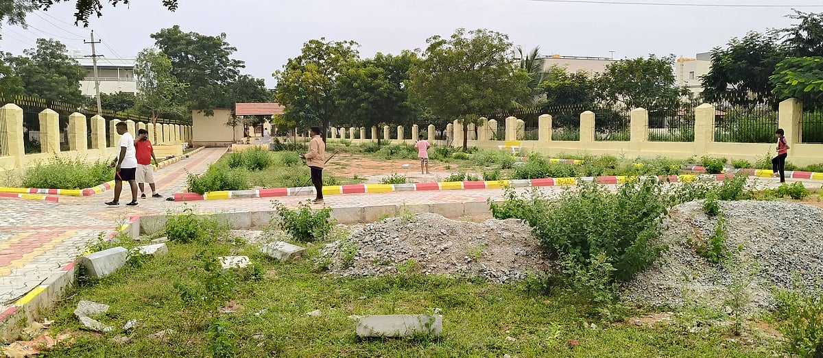 ಹಗರಿಬೊಮ್ಮನಹಳ್ಳಿ: ಒಂದು ಕೋಟಿ ಖರ್ಚಾದರೂ ಕಾಮಗಾರಿ ಅಪೂರ್ಣ