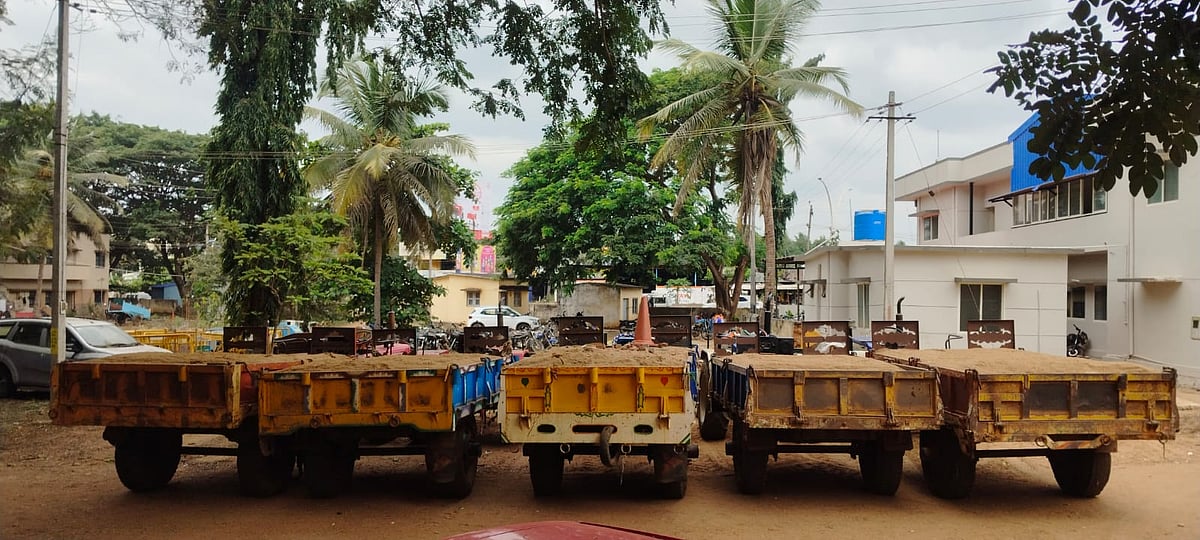 ಹೊನ್ನಾಳಿ | ಅಕ್ರಮ ಮರುಳು ಸಾಗಾಟ: ಟ್ರ್ಯಾಕ್ಟರ್ ವಶಕ್ಕೆ