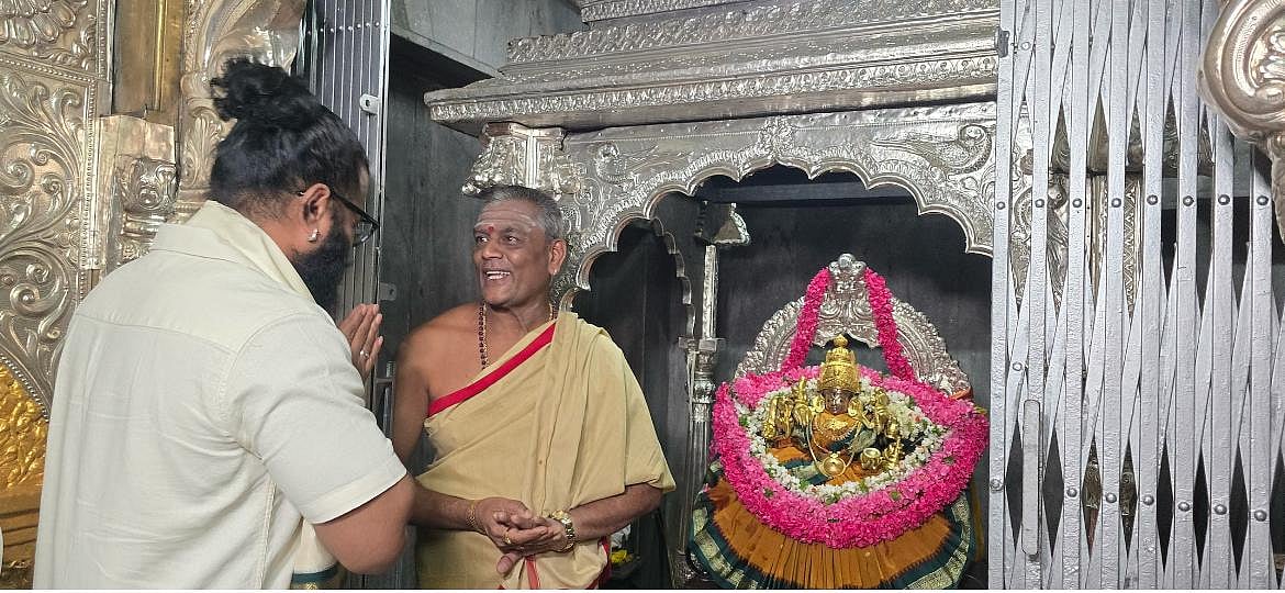 ಚಾಮುಂಡಿ ಬೆಟ್ಟಕ್ಕೆ ನಟ ರಿಷಬ್ ಶೆಟ್ಟಿ ಭೇಟಿ: ವಿಶೇಷ ಪೂಜೆ ಸಲ್ಲಿಕೆ