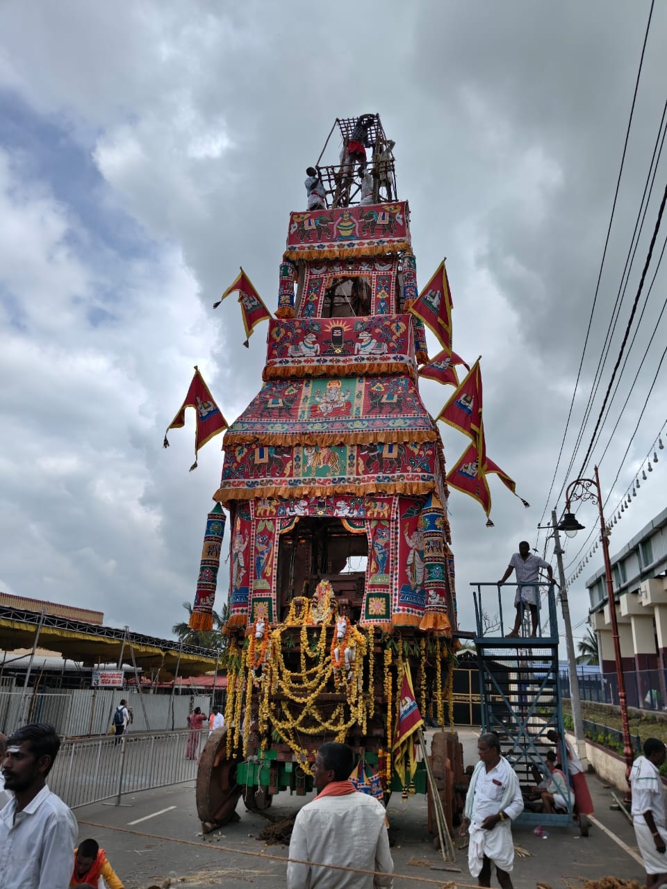 ದೀಪಾವಳಿ ಜಾತ್ರಾ ಮಹೋತ್ಸವಕ್ಕೆ ಸಿಂಗಾರಗೊಂಡಿರುವ ರಥ