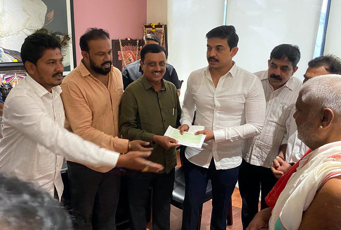 ಚನ್ನಪಟ್ಟಣ: ಕೆಂಗಲ್ ಆಂಜನೇಯಸ್ವಾಮಿ ದೇಗುಲ ನೂತನ ರಥ ಸಮರ್ಪಣೆ