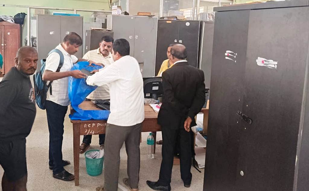 ರೈತರಿಗೆ ಸಿಗದ ಭೂ ಪರಿಹಾರ: ಪಾಂಡವಪುರ ಎಸಿ ಕಚೇರಿ ಜಪ್ತಿ