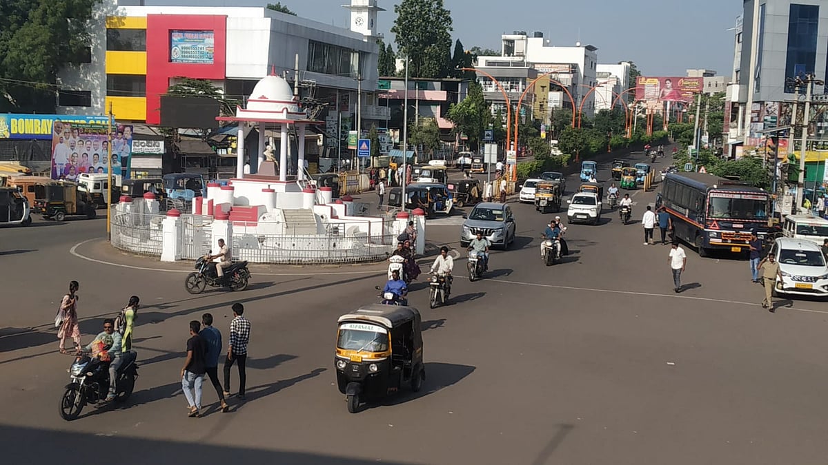 ಗವಾಯಿ ಮೇಲೆ ಶೂ ಎಸೆಯಲು ಯತ್ನ: ವಿಜಯಪುರ ಬಂದ್ ಗೆ ಉತ್ತಮ ಪ್ರತಿಕ್ರಿಯೆ