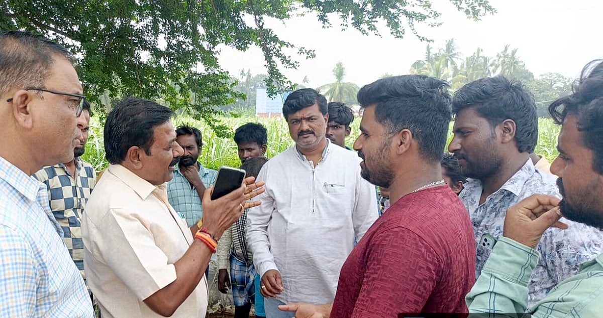 ಕಂಪ್ಲಿ: ಪಾದಾಚಾರಿ ರಸ್ತೆಯಲ್ಲಿ ಮೀನು ಮಾರಾಟ ಮಾಡದಂತೆ ಸೂಚನೆ