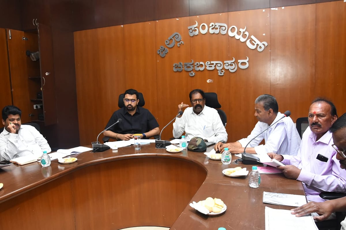 ಚಿಕ್ಕಬಳ್ಳಾಪುರ | ಗೃಹಲಕ್ಷ್ಮಿ ಯೋಜನೆಯಲ್ಲಿ ಮೃತ ಕುಟುಂಬ ಸದಸ್ಯರ ಹೆಸರು 