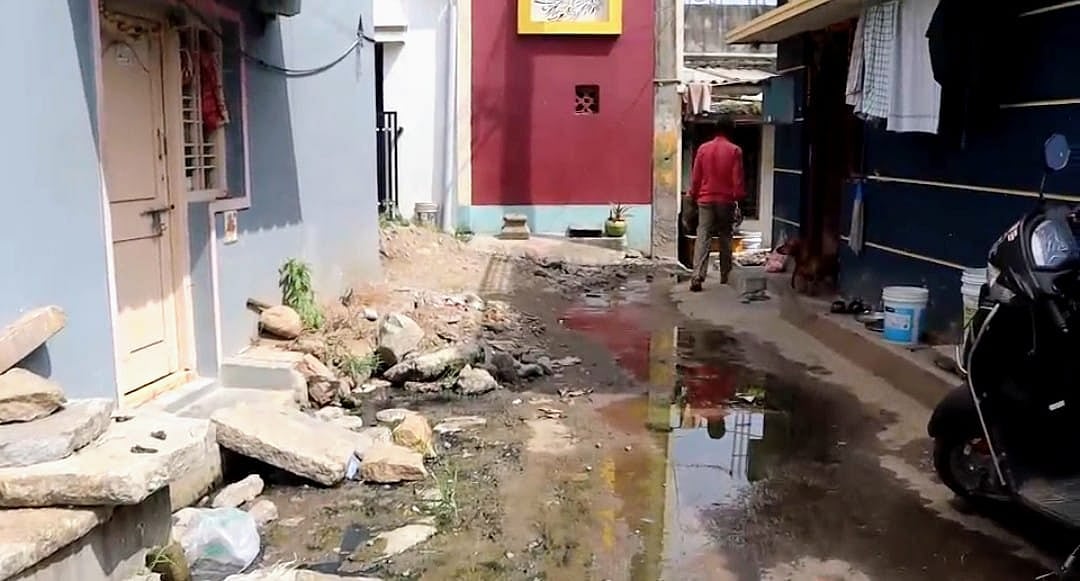 ಚಿಕ್ಕಮಗಳೂರು | ಮನೆ ಬಾಗಿಲಿಗೆ ಕೊಳಚೆ ನೀರು