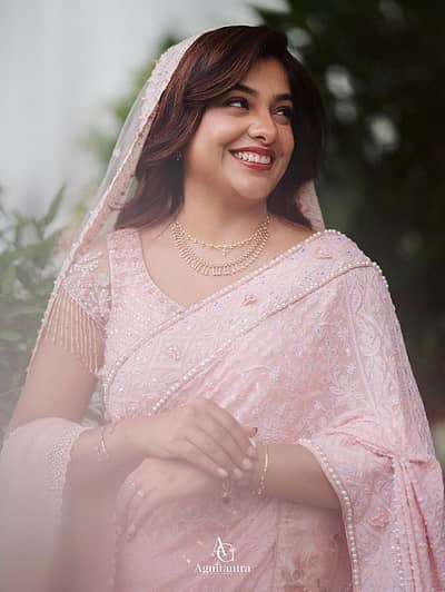 ನೀಲಾತಮಾರ ಇವರ ಮೊದಲ ಸಿನಿಮಾವಾಗಿದ್ದು, ‘ಬೆಸ್ಟ್ ಆಫ್ ಲಕ್’, ‘ಸಾಲ್ಟ್ ಆಂಡ್ ಪೆಪ್ಪರ್’, ‘ಡೇ ನೈಟ್ ಗೇಮ್’, ‘ಬ್ಯಾಂಗಲ್ಸ್’ ಸಿನಿಮಾಗಳಲ್ಲಿ ನಟಿಸಿದ್ದಾರೆ. ಕೇವಲ ಮಲಯಾಳಂನಲ್ಲಿ ಮಾತ್ರವಲ್ಲದೇ ತೆಲುಗು ಮತ್ತು ತಮಿಳು ಚಿತ್ರಗಳಲ್ಲಿ ಕೂಡ ಅಭಿನಯಿಸಿದ್ದಾರೆ. 