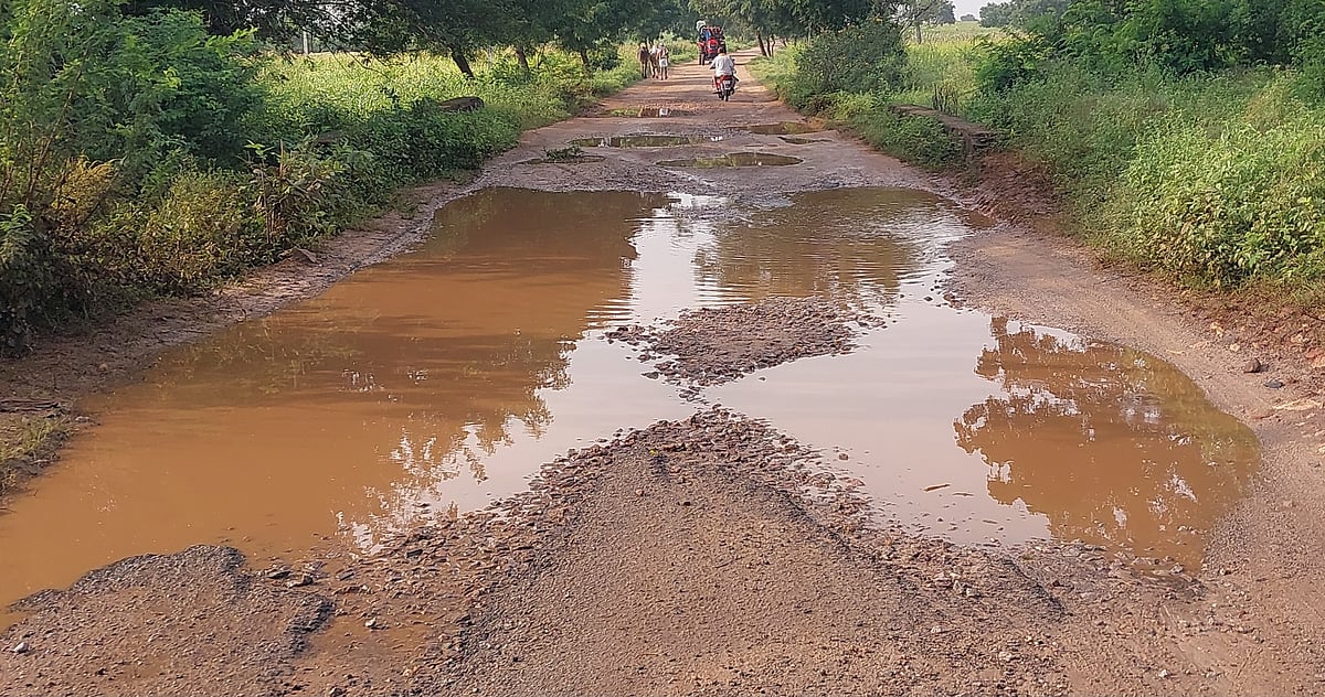 ಕನಕಗಿರಿ: ಹದಗೆಟ್ಟ ರಸ್ತೆಗಳು, ಸಂಚಾರಕ್ಕೆ ಅಡಚಣೆ