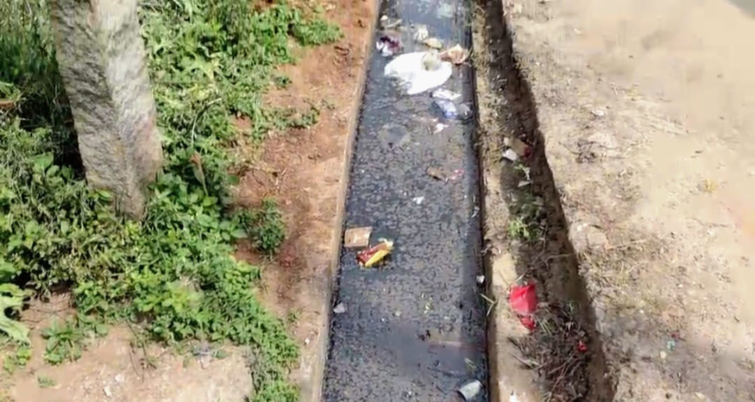 ಶಾಂತಿನಗರದಲ್ಲಿ ಚರಂಡಿಯಲ್ಲಿ ನೀರು ನಿಂತಿರುವುದು