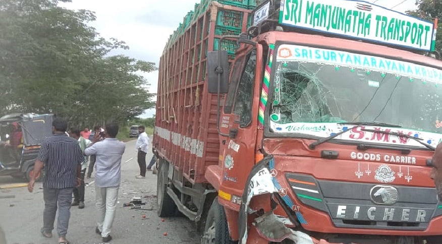 ಶ್ರೀನಿವಾಸಪುರ | ಅಪಘಾತದಲ್ಲಿ ಮಹಿಳೆ ಸಾವು, 8 ಮಂದಿಗೆ ಗಾಯ