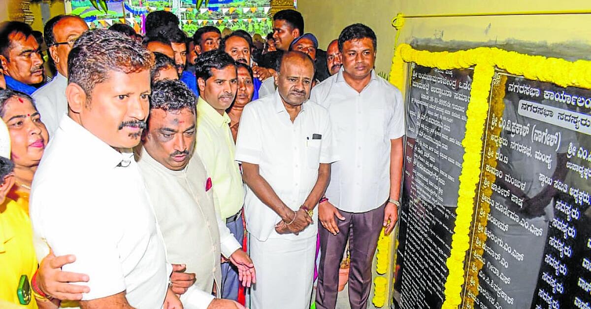 ಮಂಡ್ಯ | ಕಾರ್ಖಾನೆ ಸ್ಥಾಪನೆಗೆ ಕ್ರಮ: 
ಸೂಕ್ತ ಜಾಗ ಗುರುತಿಸಲು HDK ನಿರ್ದೇಶನ