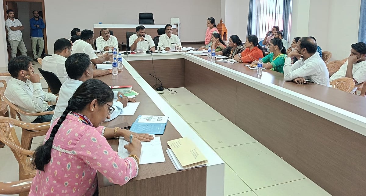 ಬೈಂದೂರು | ಸತಾಯಿಸದೆ ಜನರ ಕೆಲಸ ಮಾಡಿಕೊಡಿ: ಗುರುರಾಜ ಗಂಟಿಹೊಳೆ