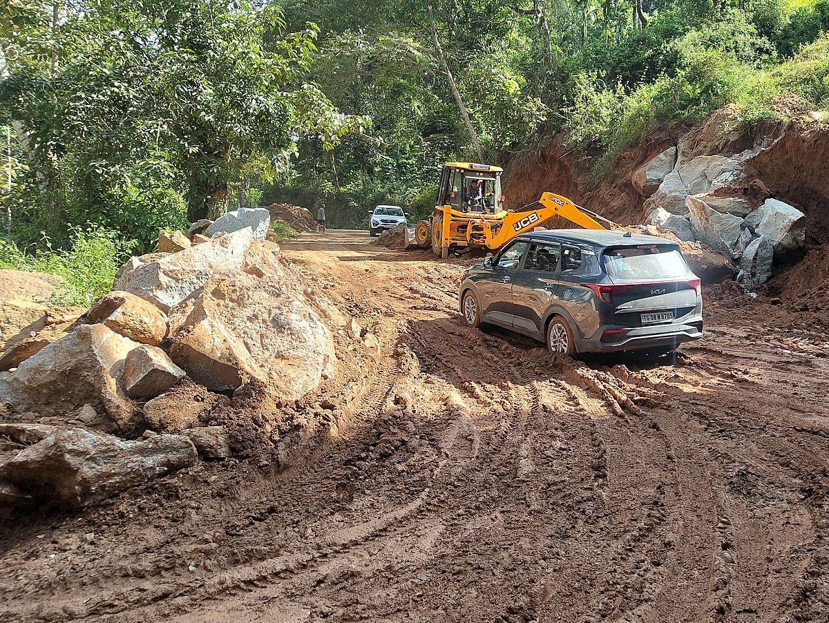 ಕಳಸ | 5 ತಿಂಗಳ ಮಳೆ: ರಸ್ತೆಗಳೆಲ್ಲಾ ಗುಂಡಿಮಯ
