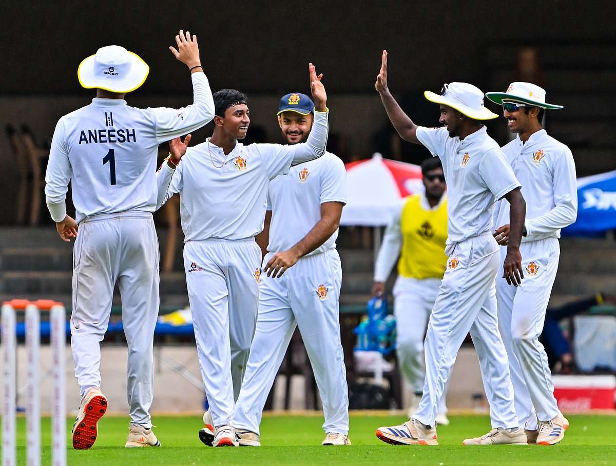 ಸಿ.ಕೆ. ನಾಯ್ದು ಟ್ರೋಫಿ: ರೈಲ್ವೇಸ್‌ಗೆ ಫಾಲೋಆನ್‌ ಹೇರಿದ ಕರ್ನಾಟಕ